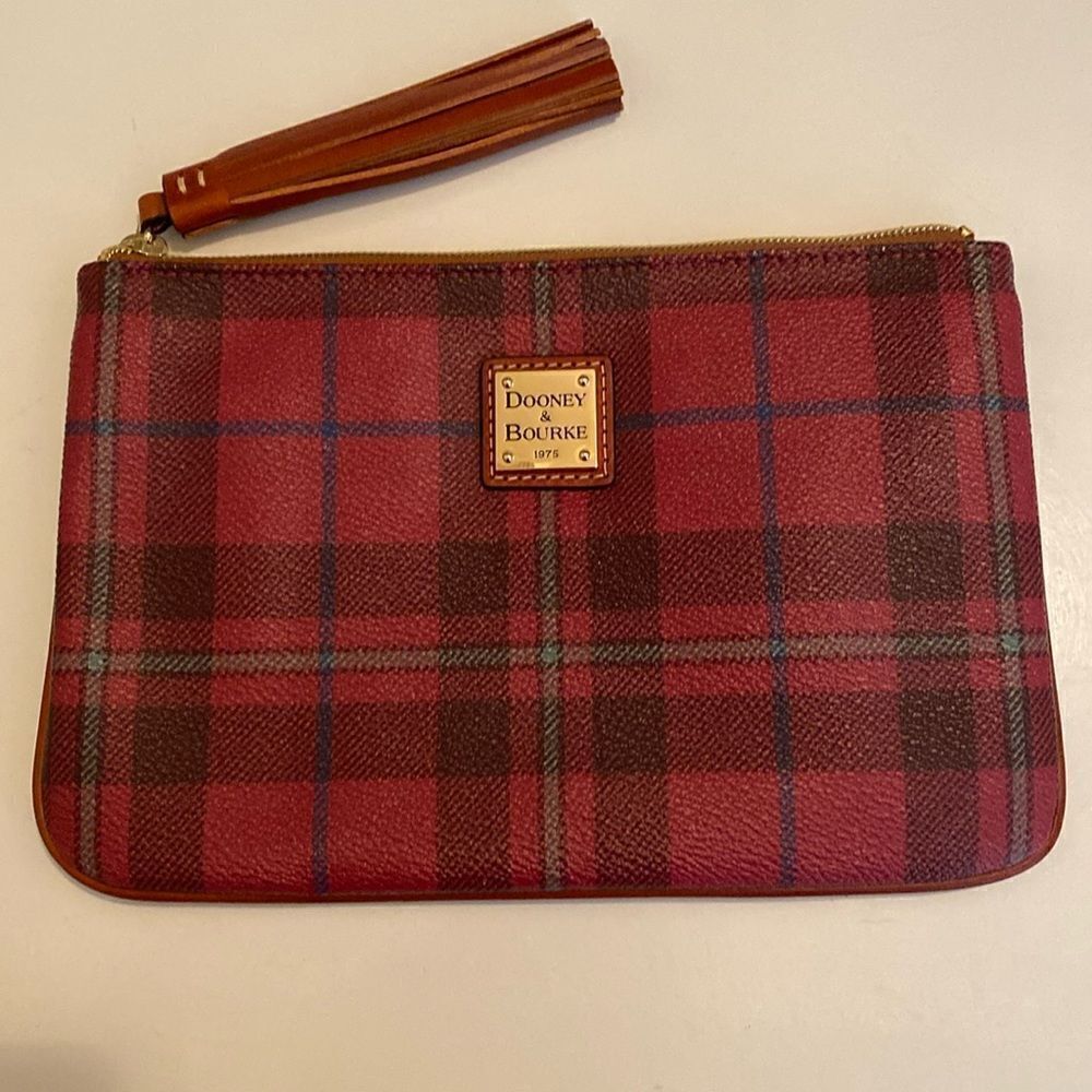 Dooney & Bourke Women’s Tiverton Carrington Pouch NWOT.